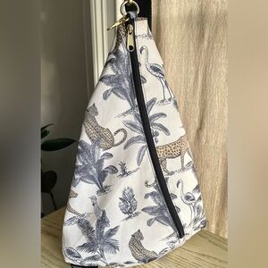 Crossbody jungle tote